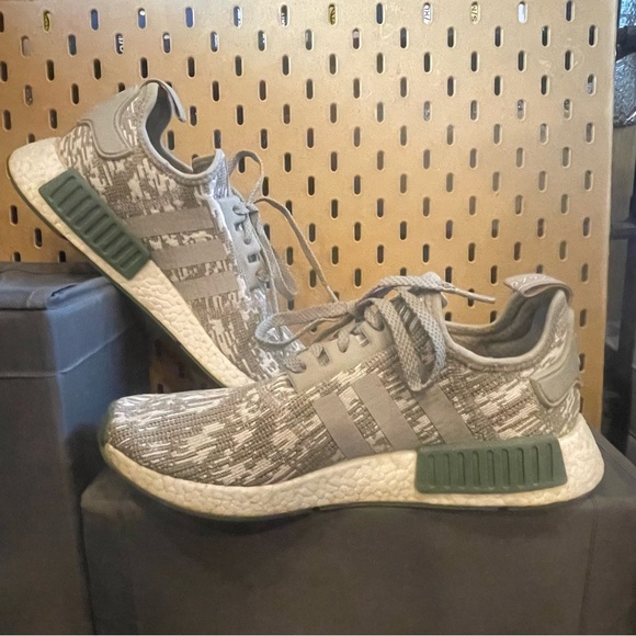 Men’s 9 1/2 Adidas sesame - Picture 7 of 8